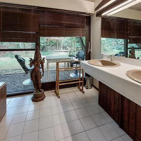 Feriehus 4 Bedroom Beautiful In Mérignac