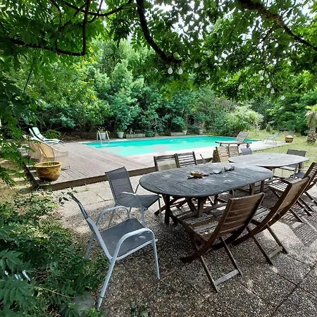 4 Bedroom Beautiful In Holiday home Merignac (Gironde)